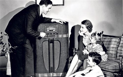 1920s 1930s family around radio