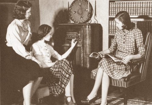 40s gals listening to vintage radio