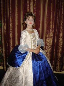 clara as Marie antionette